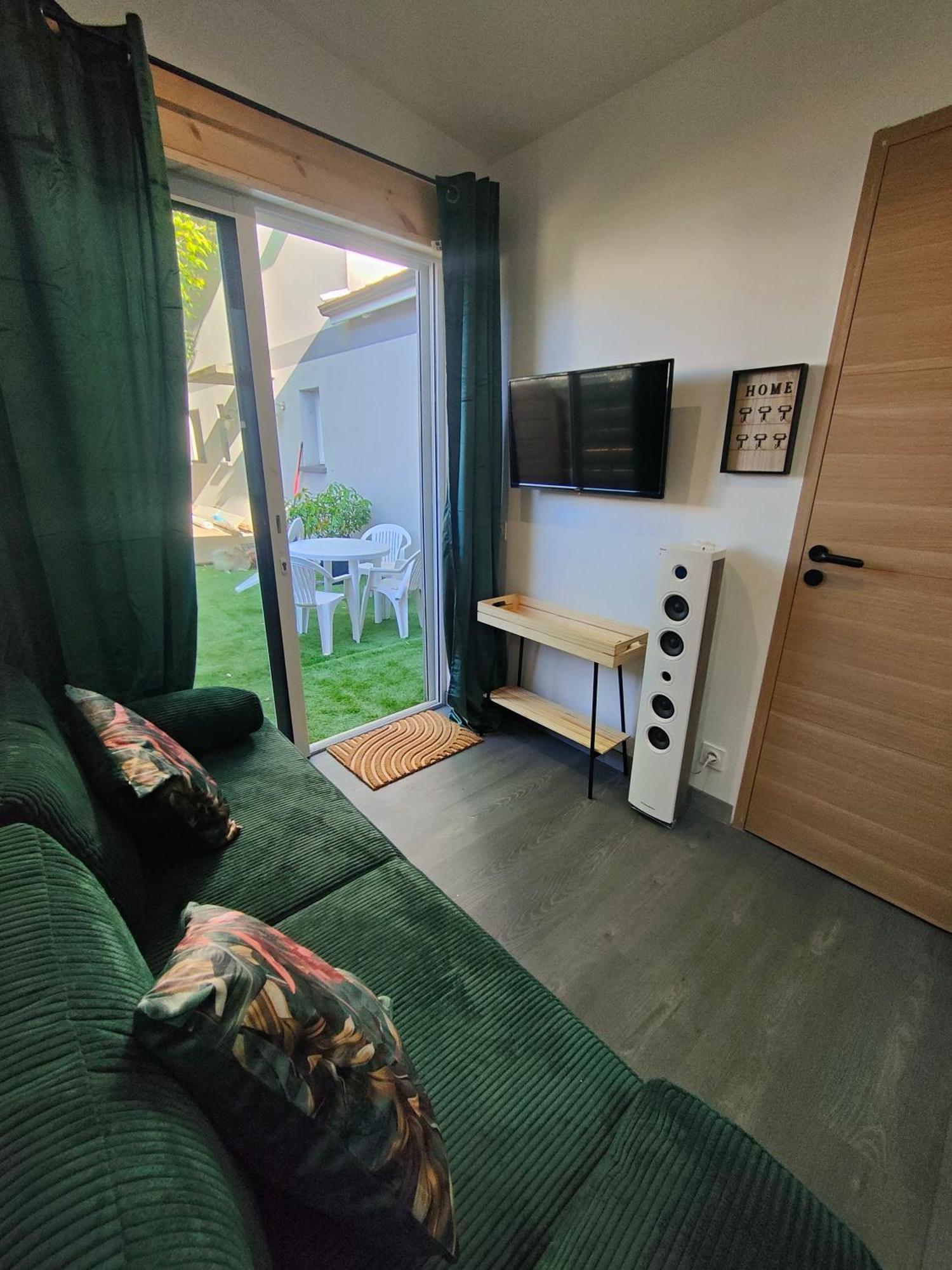 Vila Tiny House Avec Jardin Et Acces Piscine Chauffee Saint-Médard-en-Jalles Exteriér fotografie